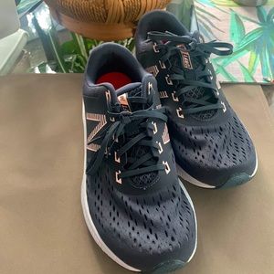 New Balance WDRFRLK1 Dark Grey Pink Running Shoe Women’s 9M EUC